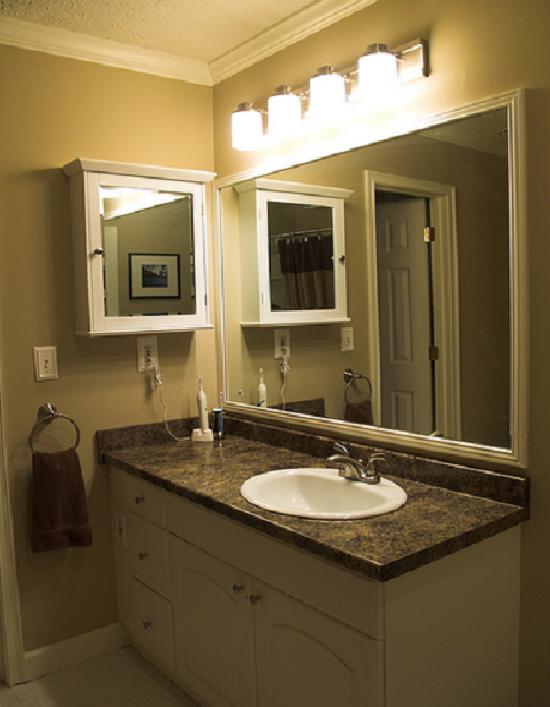 Small Bathroom Remodel Design Great Renovation Home Decor Simple Remodels Remodeling Tile Ideas Flooring Layout Master Bathrooms Renovations Pictures Of Bath Bathroom