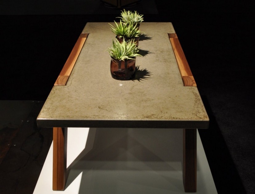 Chic And Simple Coffee Table In The Scheme Of Metro Retro Decorated With Brown Low Succulent Vases 828x630 Furniture