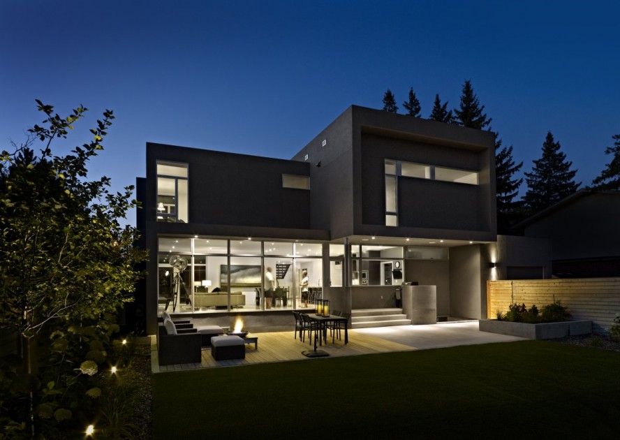 Flawless Grey Modern Home With Bright Glazy Scheme Blend In Harmoniously With The Green Lawn 888x630 Architecture