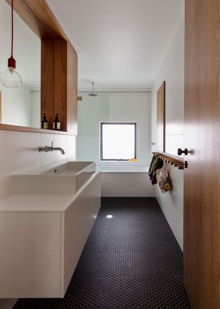 Architecture Modern Bathroom Has Black Floor Design 450x630 House Boone Murray Designed by Tribe Studio Architects