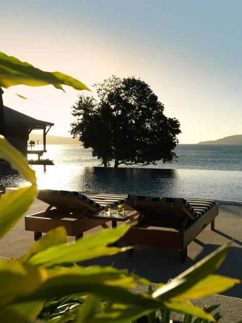 Resort & Villa Sunbathing Area Located In The Edge Of Pool 472x630 Cool Qualia Resort Architecture Presents Romantic Touch