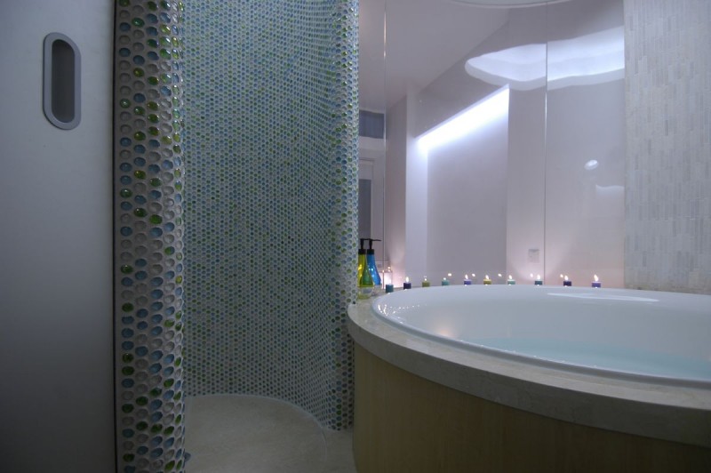 The Bathtub Is Added With Some Small Candles In Each Side Of Tub Interior Design