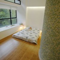 Interior Design Ultra Modern Bedroom With Single Bed Put On Wooden Blonde Floor 418x630 Bright-Living-Room-with-Yellow-Paneling-as-the-Divider-726x630