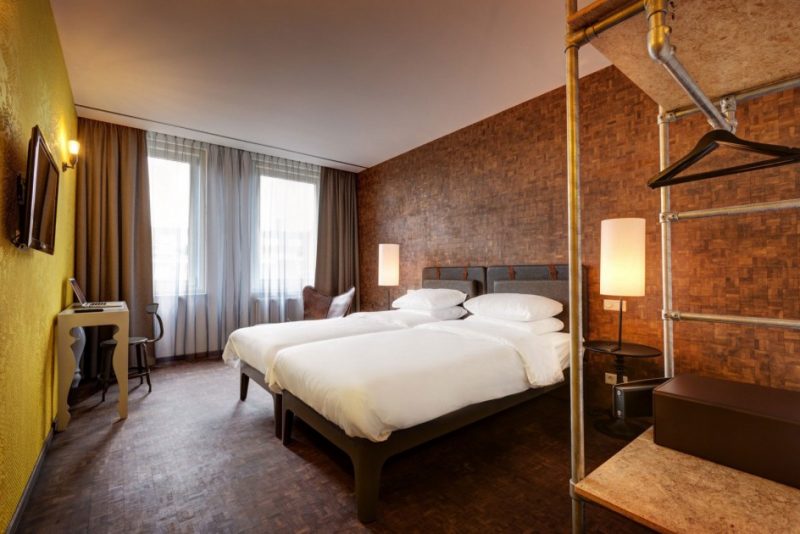 Resort & Villa Medium size Hotel V Nesplein Amsterdam The Netherlands 6 944x630