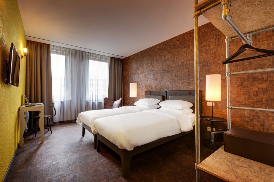 Hotel V Nesplein Amsterdam The Netherlands 6 944x630 Resort & Villa