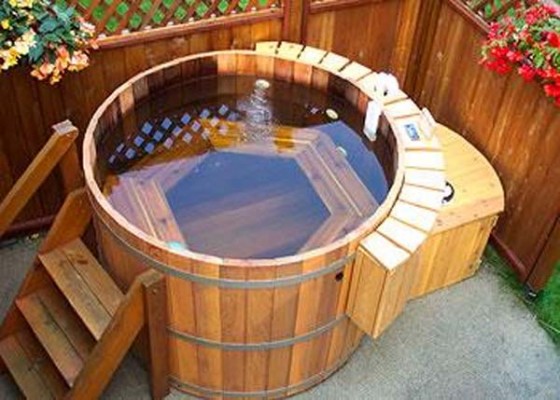 Architecture Rustic Japanese Tubs 560x400 Astonishing Traditional Japanese Cedar Hot Tubs Design